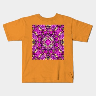 Beautiful purple flower patterns. Kids T-Shirt